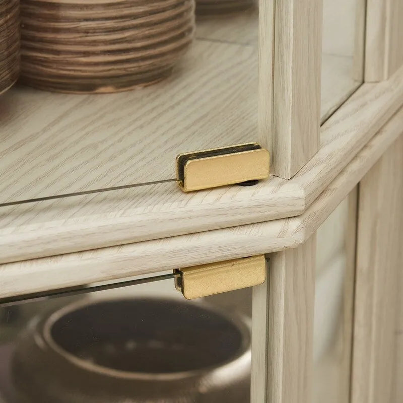Beleuchteter Eckschrank mit integrierter Beleuchtung