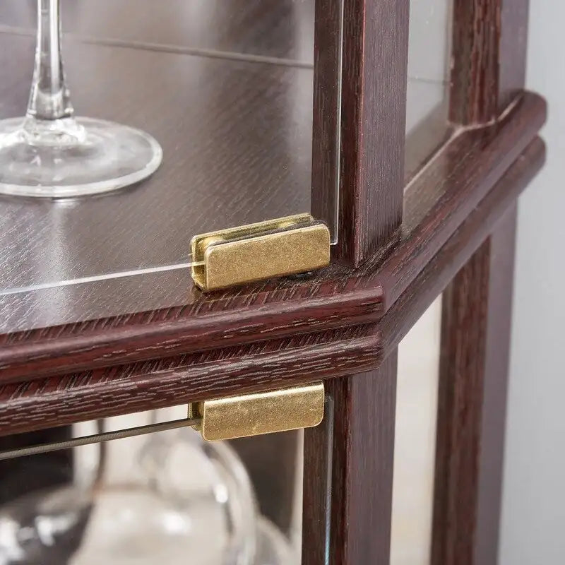 Beleuchteter Eckschrank mit integrierter Beleuchtung