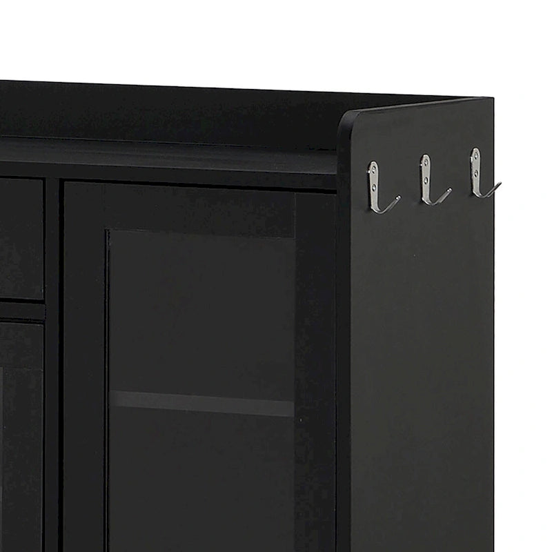 Eleganter Schuhschrank aus Holz mit goldenen Metallgriffen
